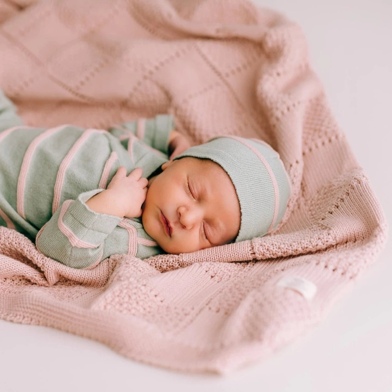 Pink Plaid Knitted Blanket